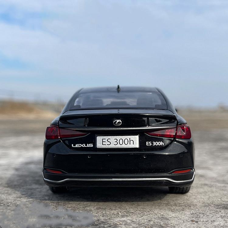 Lexus ES300 Diecast Model, 1:24 Scale, Executive Sedan Replica