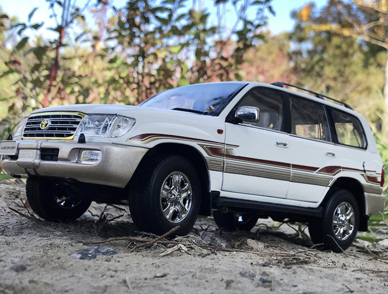 1/18 Scale Land Cruiser LC100 SUV Diecast Mod... | Premium Alloy | KAIKAMFUNG