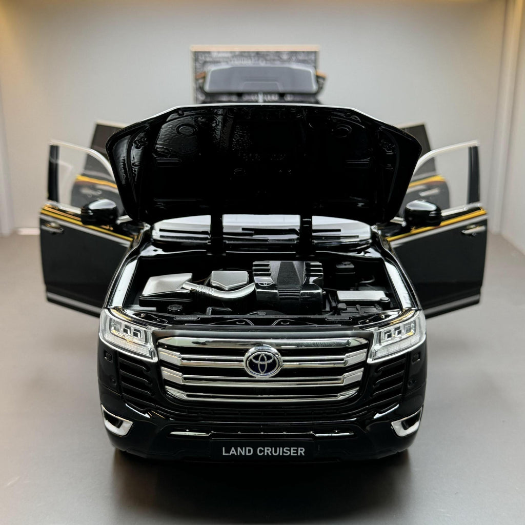 1:18 TOYOTA Land Cruiser LC300 SUV Alloy Car Model Diecasts