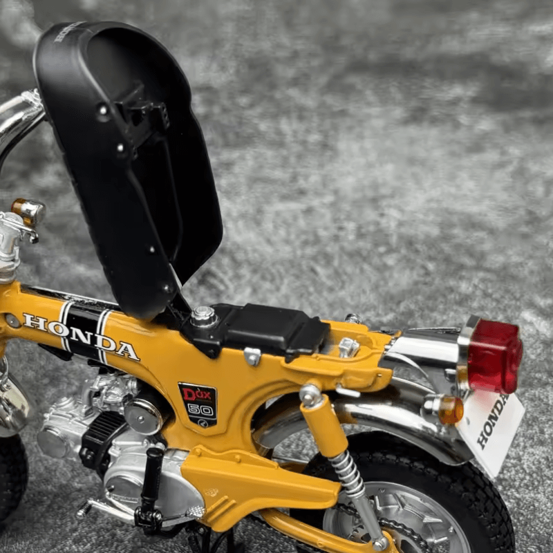 1/10 Scale DAX Honda ST50 1969 Die-cast Model | Premium Alloy Die-cast Model | KAIKAMFUNG