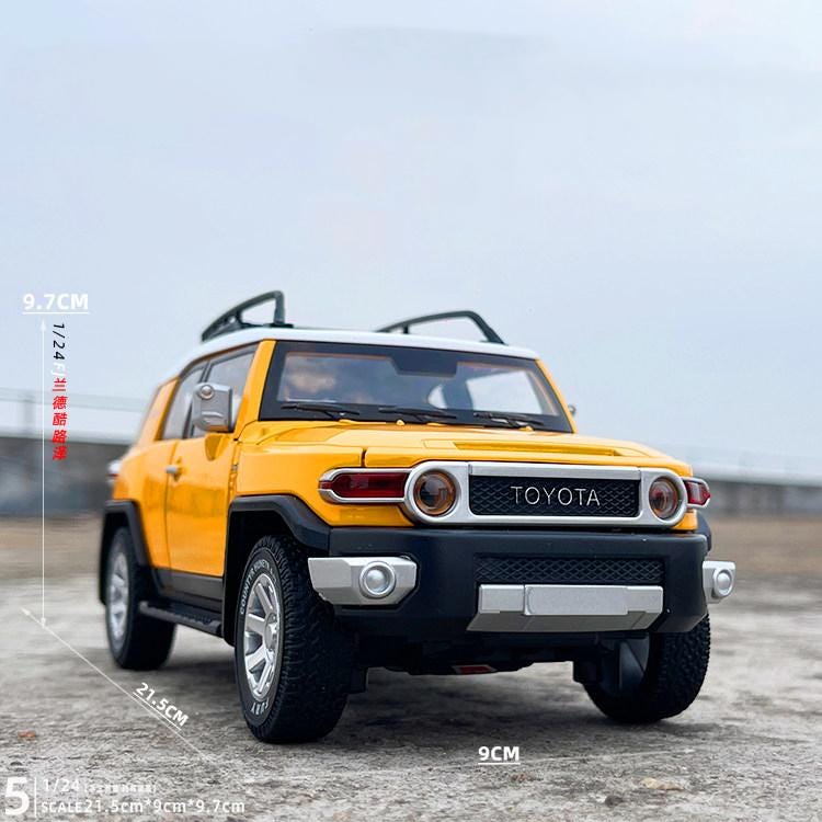 Toyota FJ Cruiser Diecast Model, 1:24 Scale Replica, Off-Road Adventure Decor