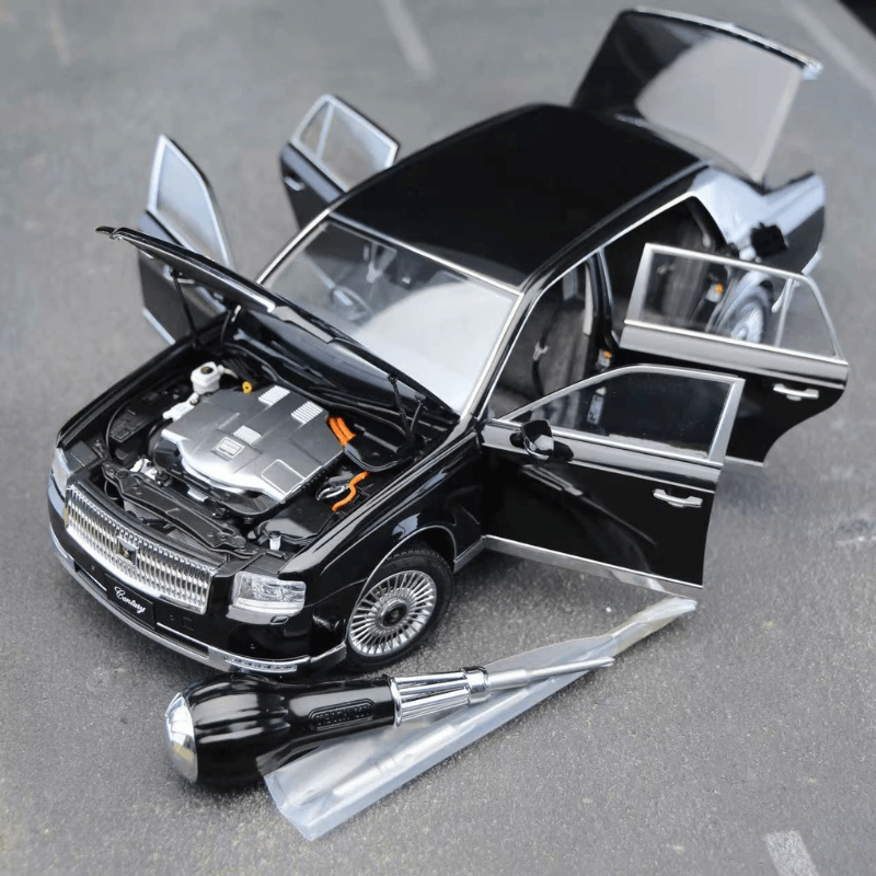 1/18 Scale Toyota Century Die-cast Model Car | Premium Alloy | KAIKAMFUNG