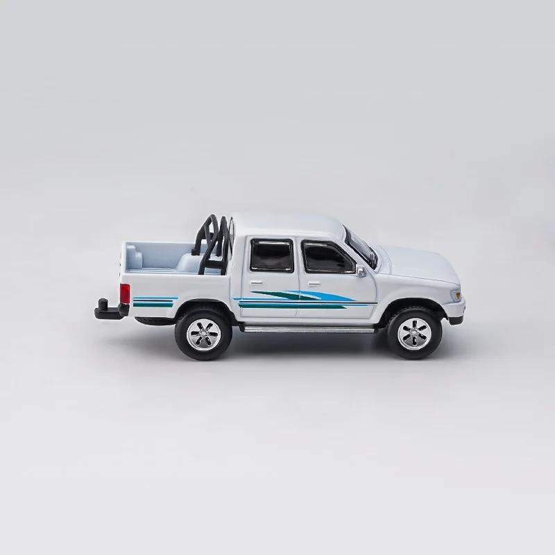 1/64 Scale TOYOTA Hilux Model Car | Premium Alloy | KAIKAMFUNG