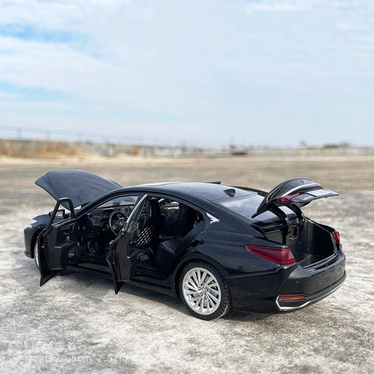 Lexus ES300 Diecast Model, 1:24 Scale, Executive Sedan Replica