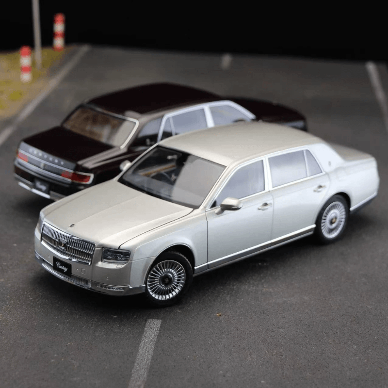 1/18 Scale Toyota Century Die-cast Model Car | Premium Alloy | KAIKAMFUNG