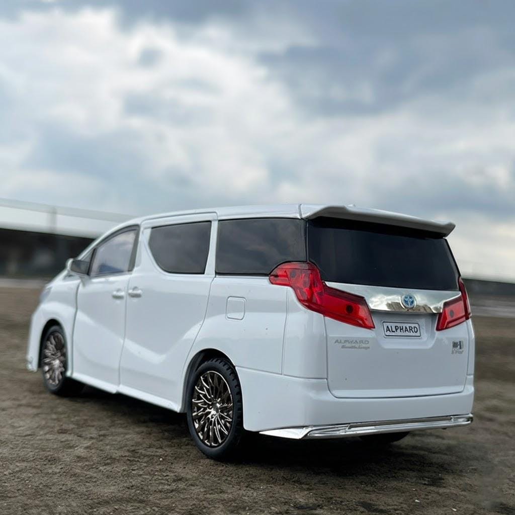Toyota Alphard Diecast Model, 1:24 Scale Luxury MPV Miniature
