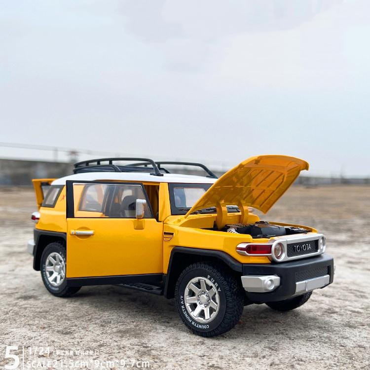 Toyota FJ Cruiser Diecast Model, 1:24 Scale Replica, Off-Road Adventure Decor