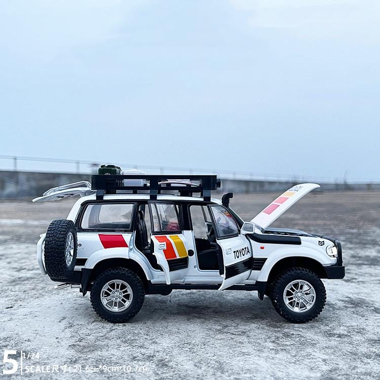 Toyota Land Cruiser LC80 Diecast Model, 1:24 Scale, Vintage 4x4 SUV Decor