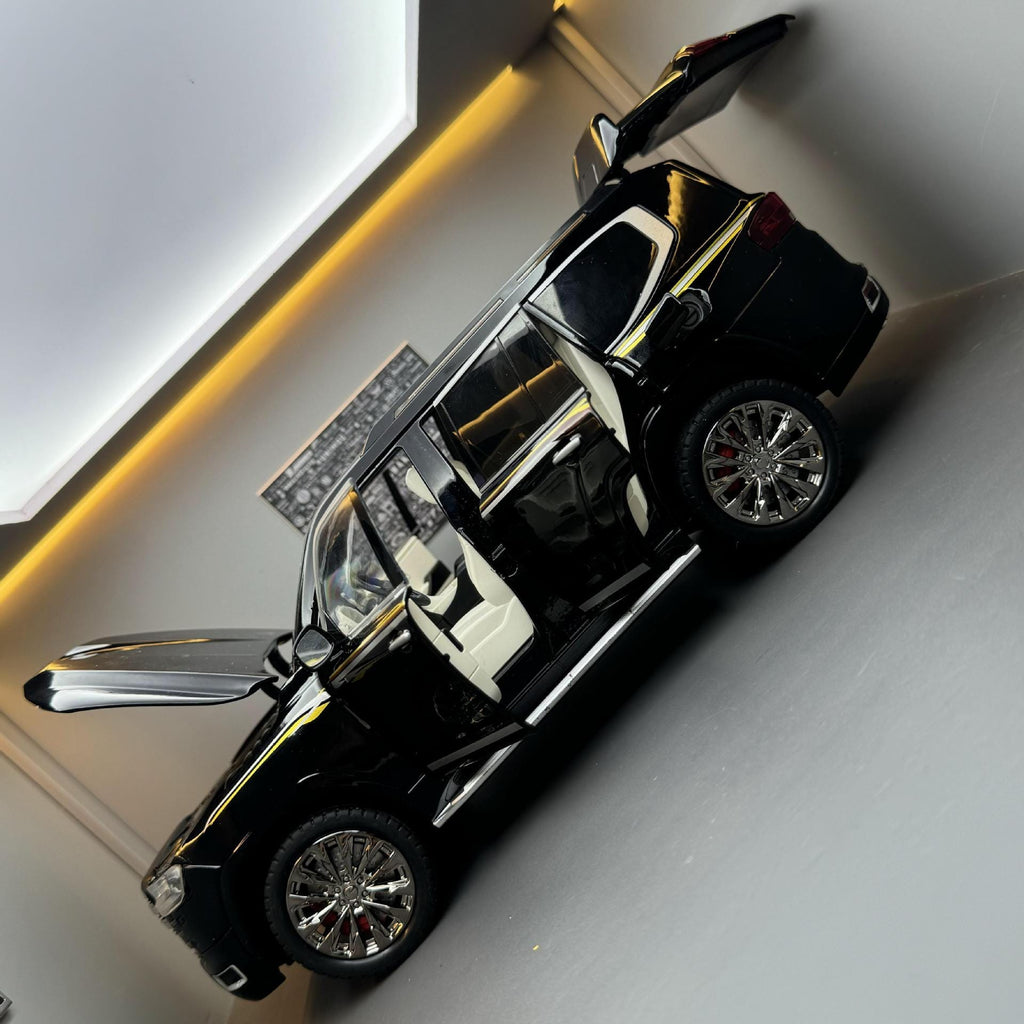 1:18 TOYOTA Land Cruiser LC300 SUV Alloy Car Model Diecasts