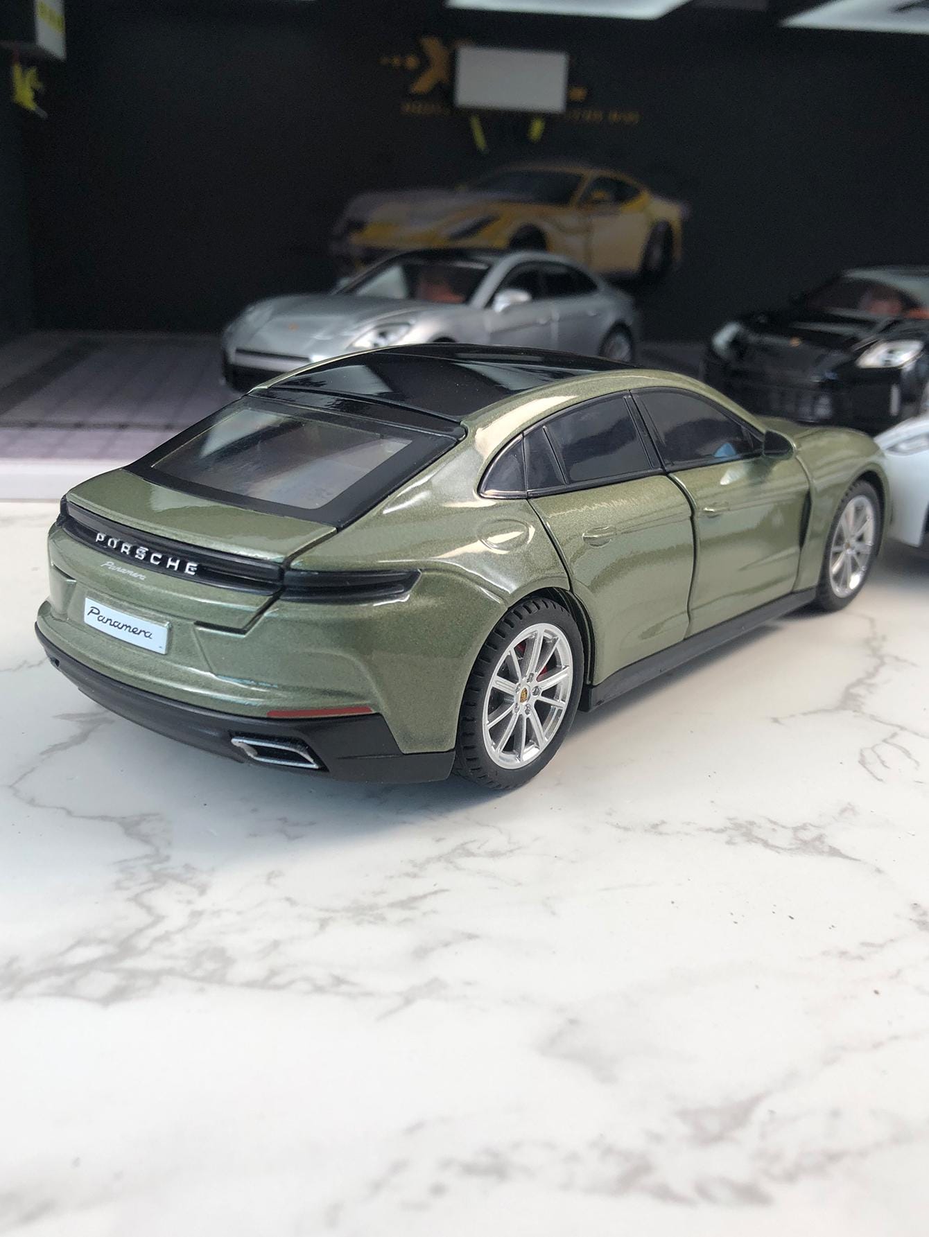 Porsche Panamera Diecast Model, 1:24 Scale Luxury Sport Sedan Desk Decor