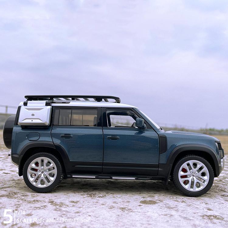 Land Rover Defender Diecast Model (1:18 Scale), Off-Road SUV Decor