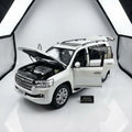 1:18 Land Cruiser LC200