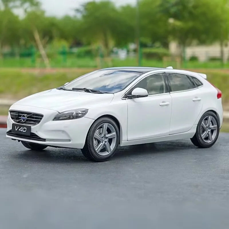 1:18 Volvo V40