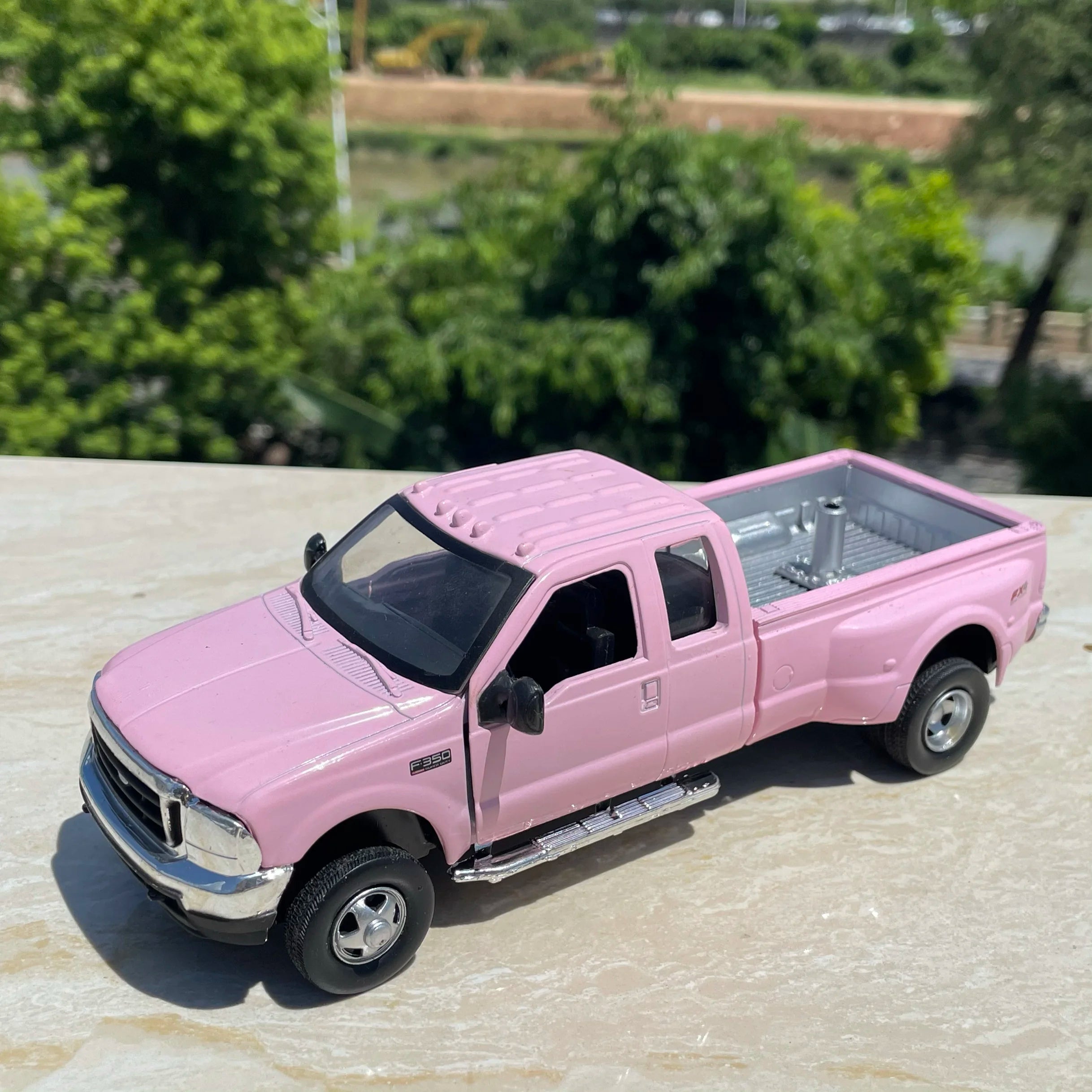 1:32 Ford F350 Pickup Truck | Premium Alloy Die-cast Model | KAIKAMFUNG