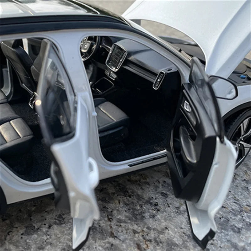1:18 2023 Volvo XC40