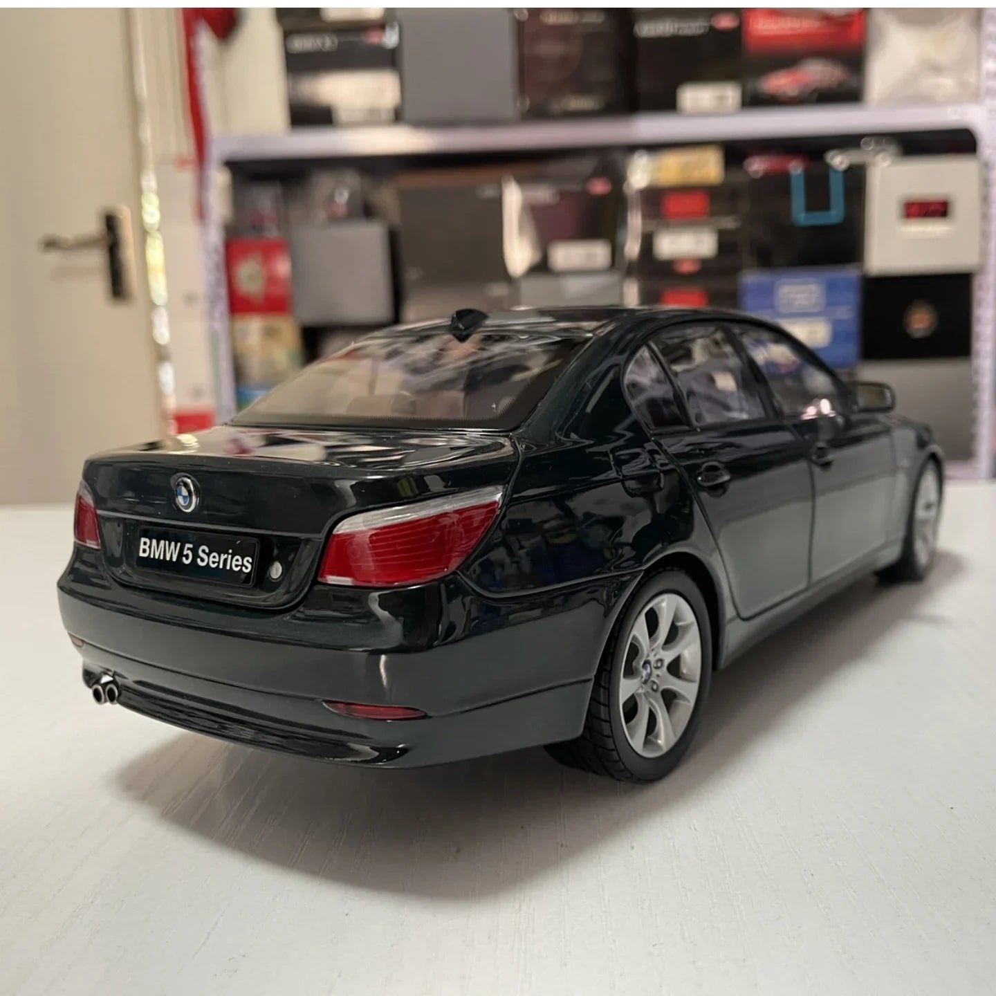 1:18  BMW E60 545i