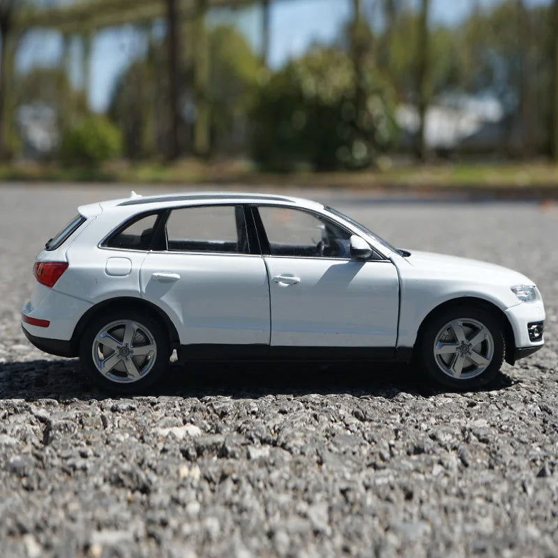 1:24 AUDI Q5