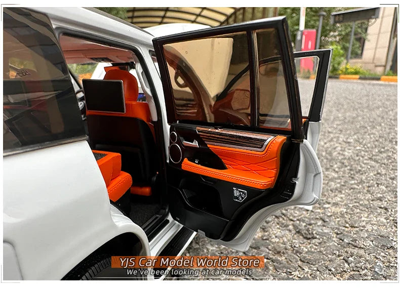 1:18 Lexus LX570