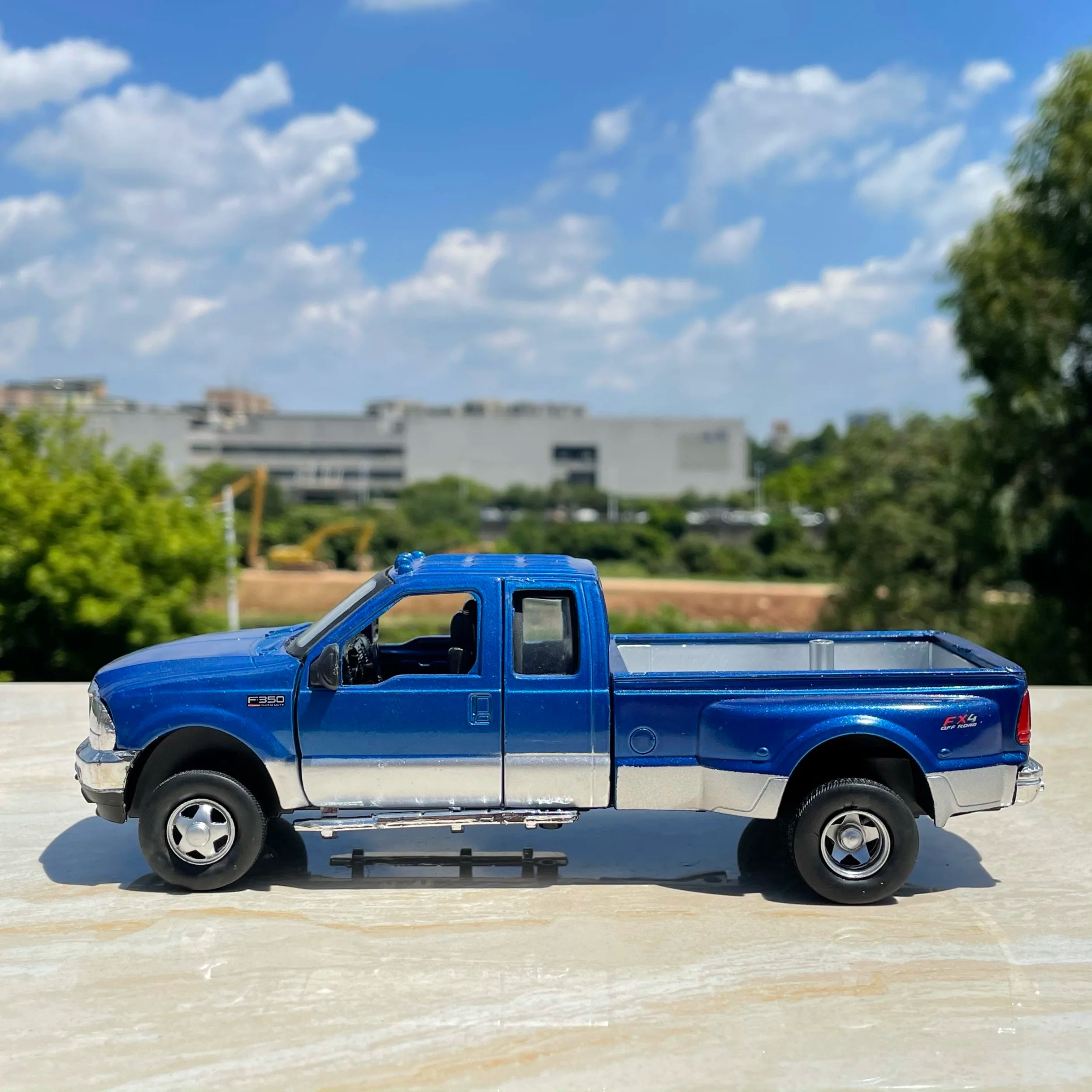 1:32 Ford F350 Pickup Truck | Premium Alloy Die-cast Model | KAIKAMFUNG