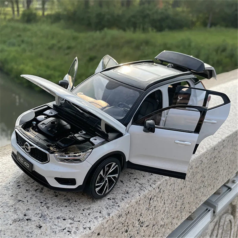 1:18 2023 Volvo XC40