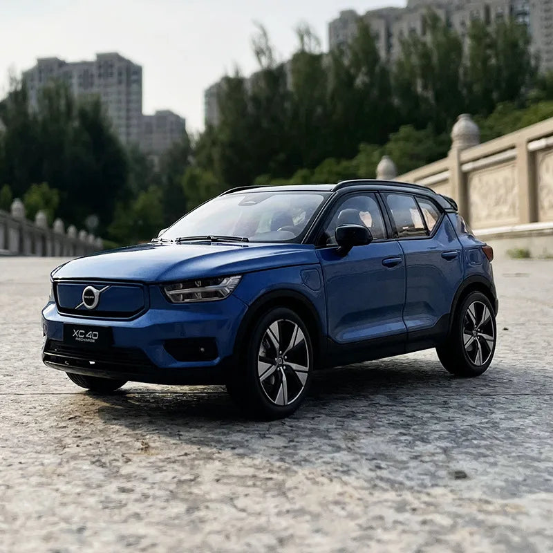 1:18 2023 Volvo XC40