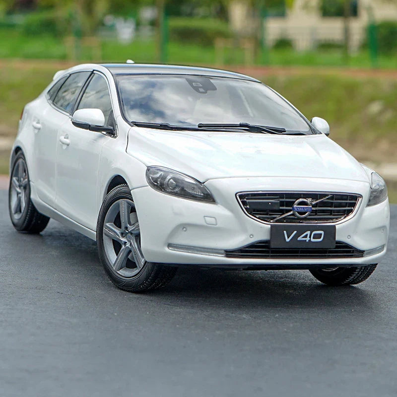 1:18 Volvo V40