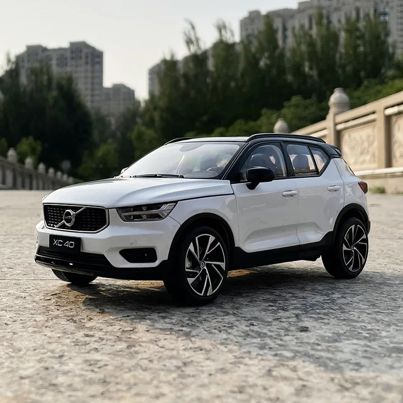 1:18 2023 Volvo XC40