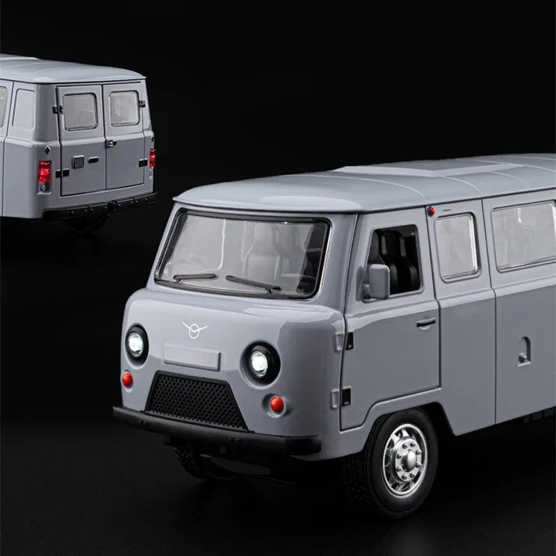 1:18 UAZ Traveler Van