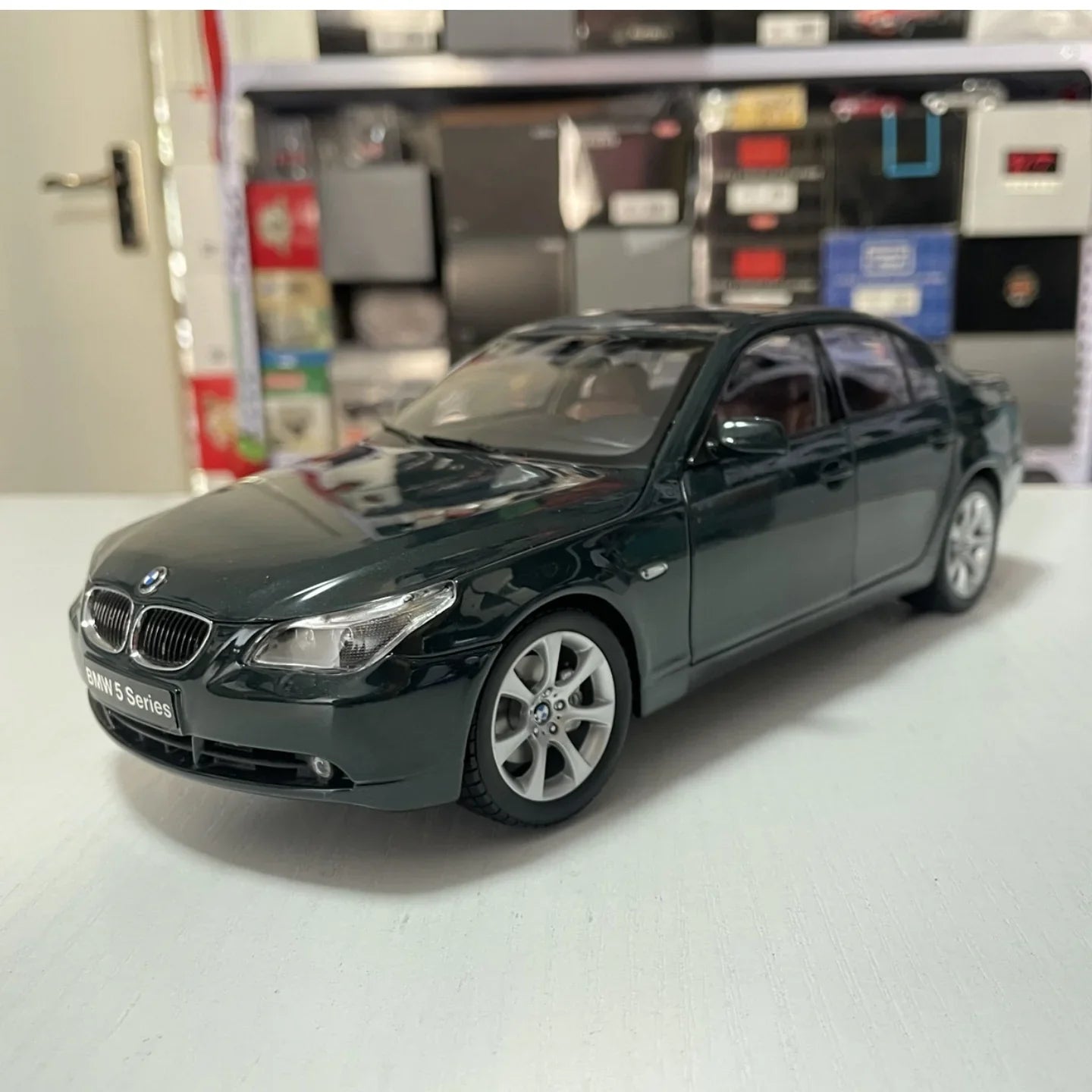 1:18  BMW E60 545i