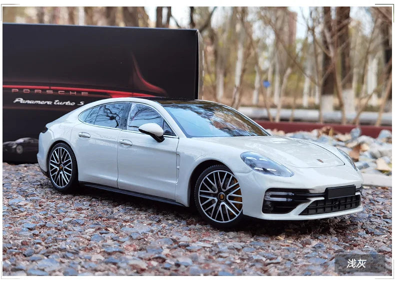 1:18 Porsche Panamera
