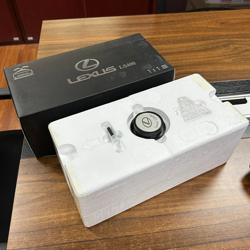 1:18 Lexus LS400