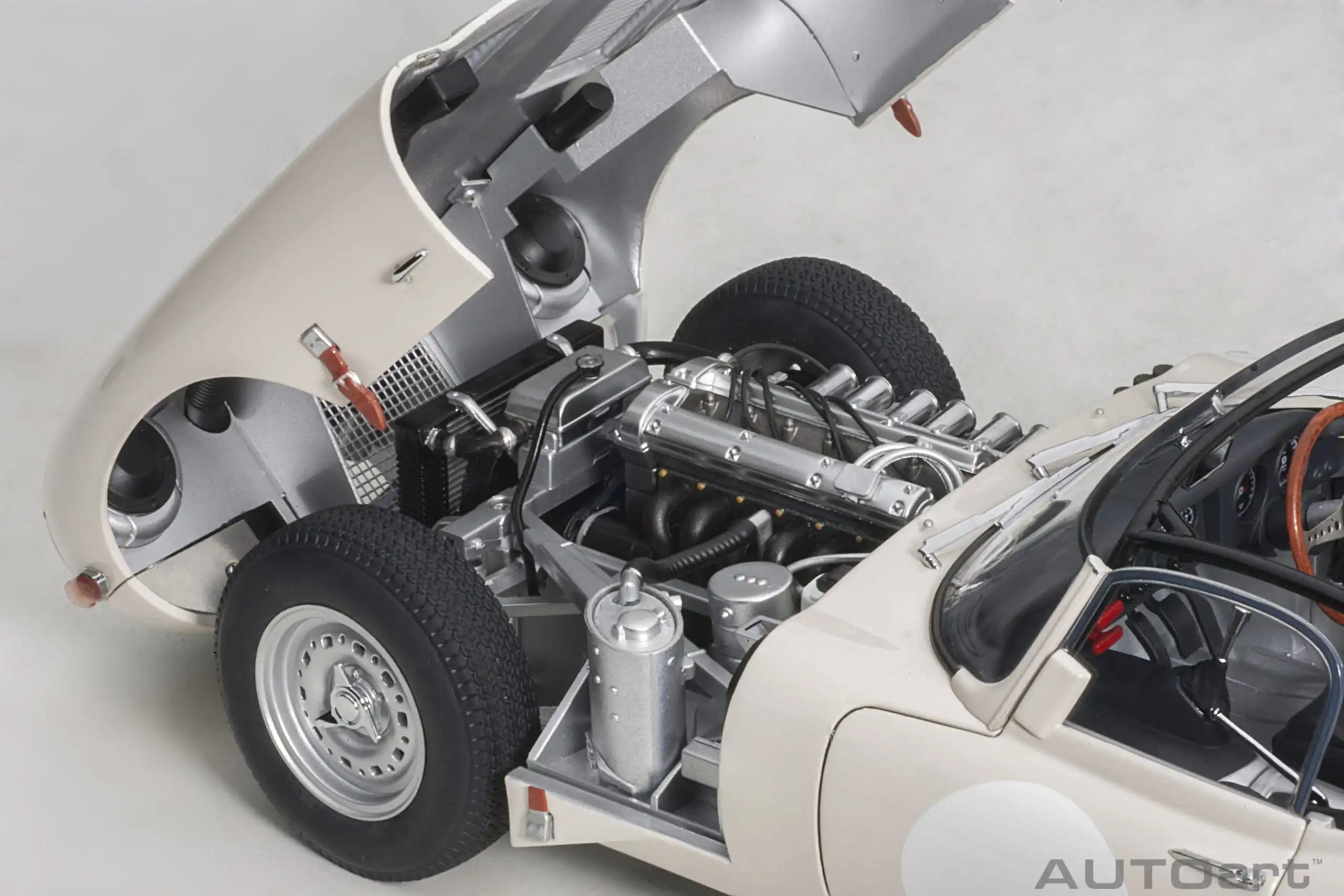 1:18 Jaguar Lightweight E-Type