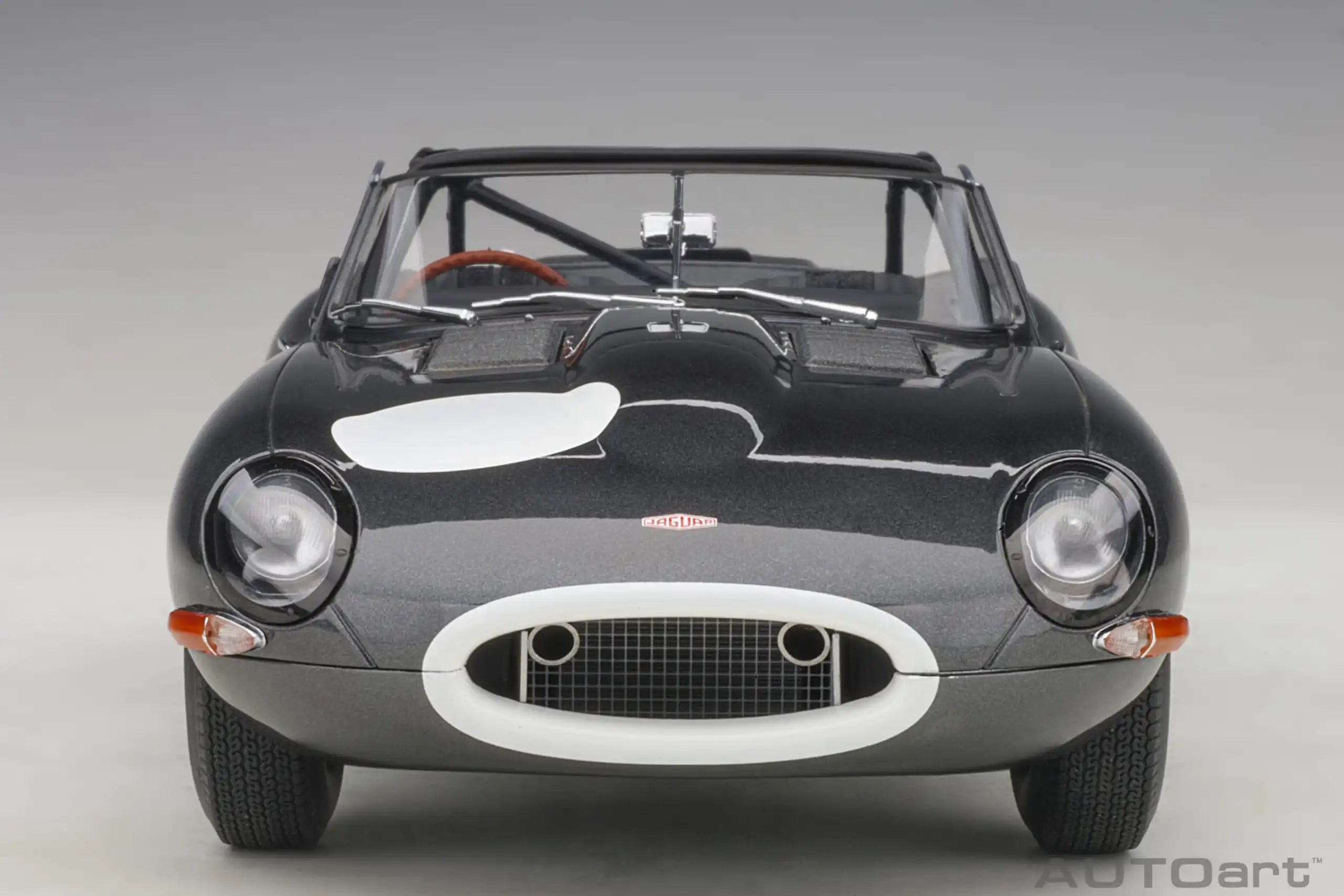 1:18 Jaguar Lightweight E-Type