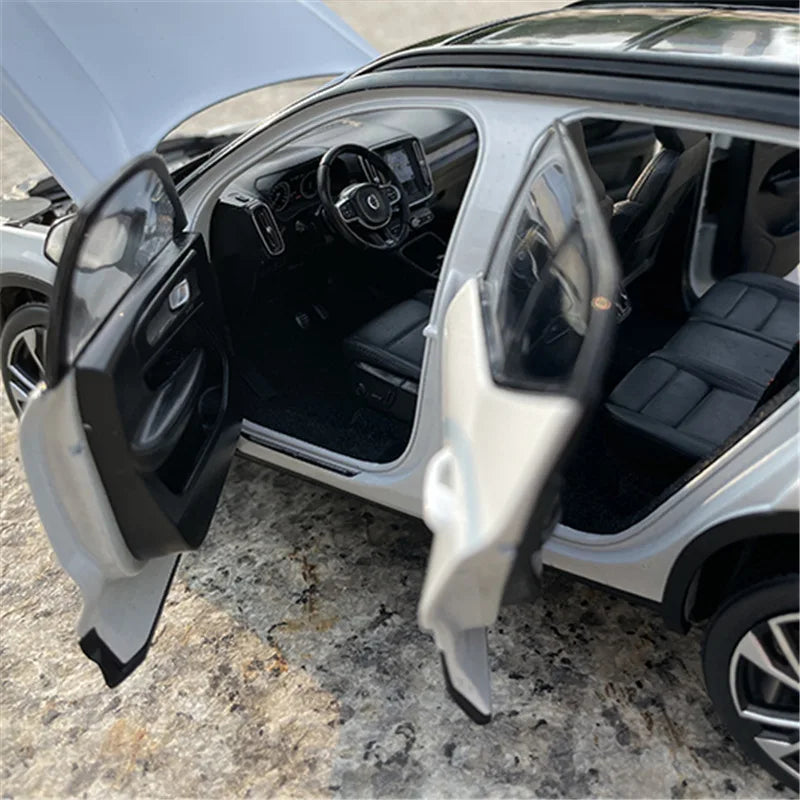 1:18 2023 Volvo XC40
