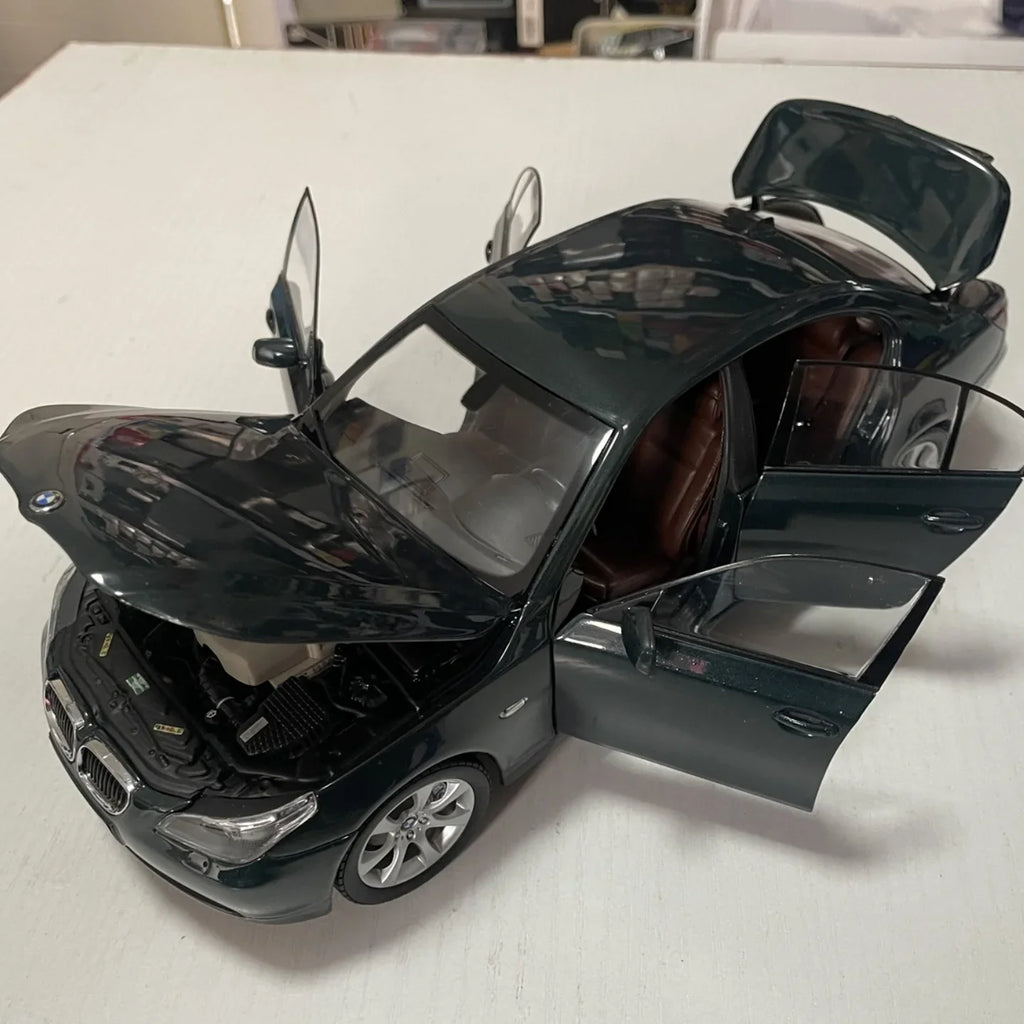 1:18  BMW E60 545i