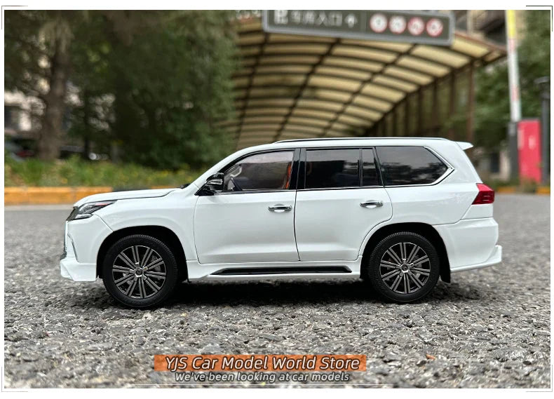1:18 Lexus LX570