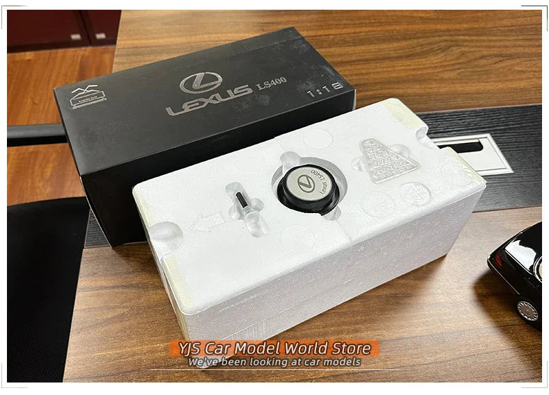 1:18 Lexus LS400