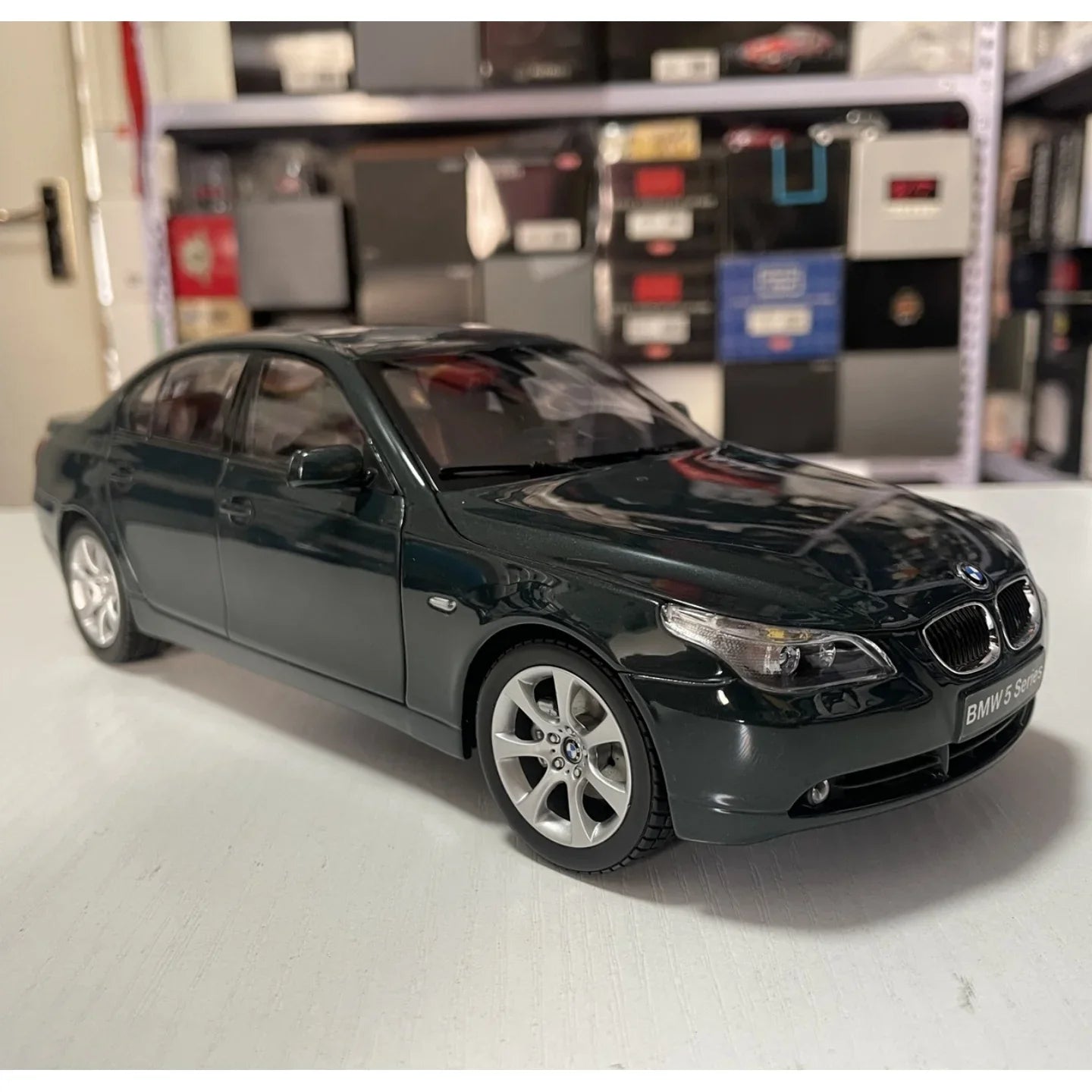 1:18  BMW E60 545i