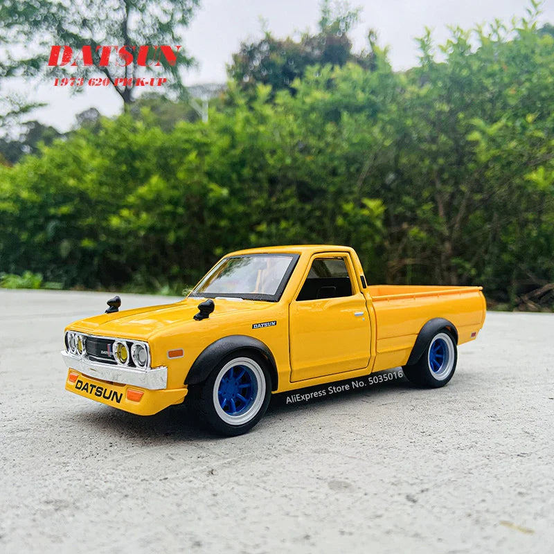 1:24 Nissan Datsun 1973 620 pickup red