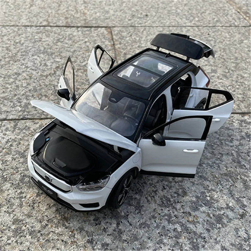 1:18 2023 Volvo XC40