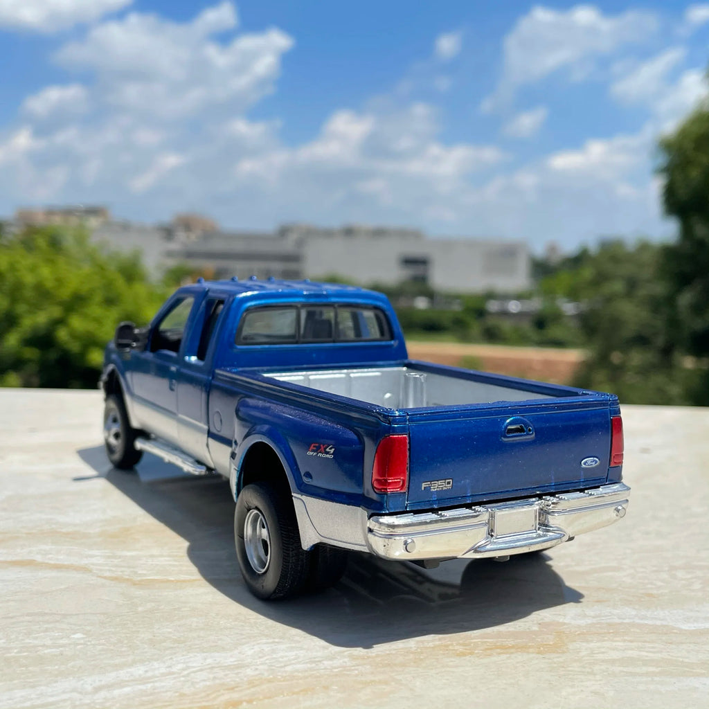 1:32 Ford F350 Pickup Truck | Premium Alloy Die-cast Model | KAIKAMFUNG