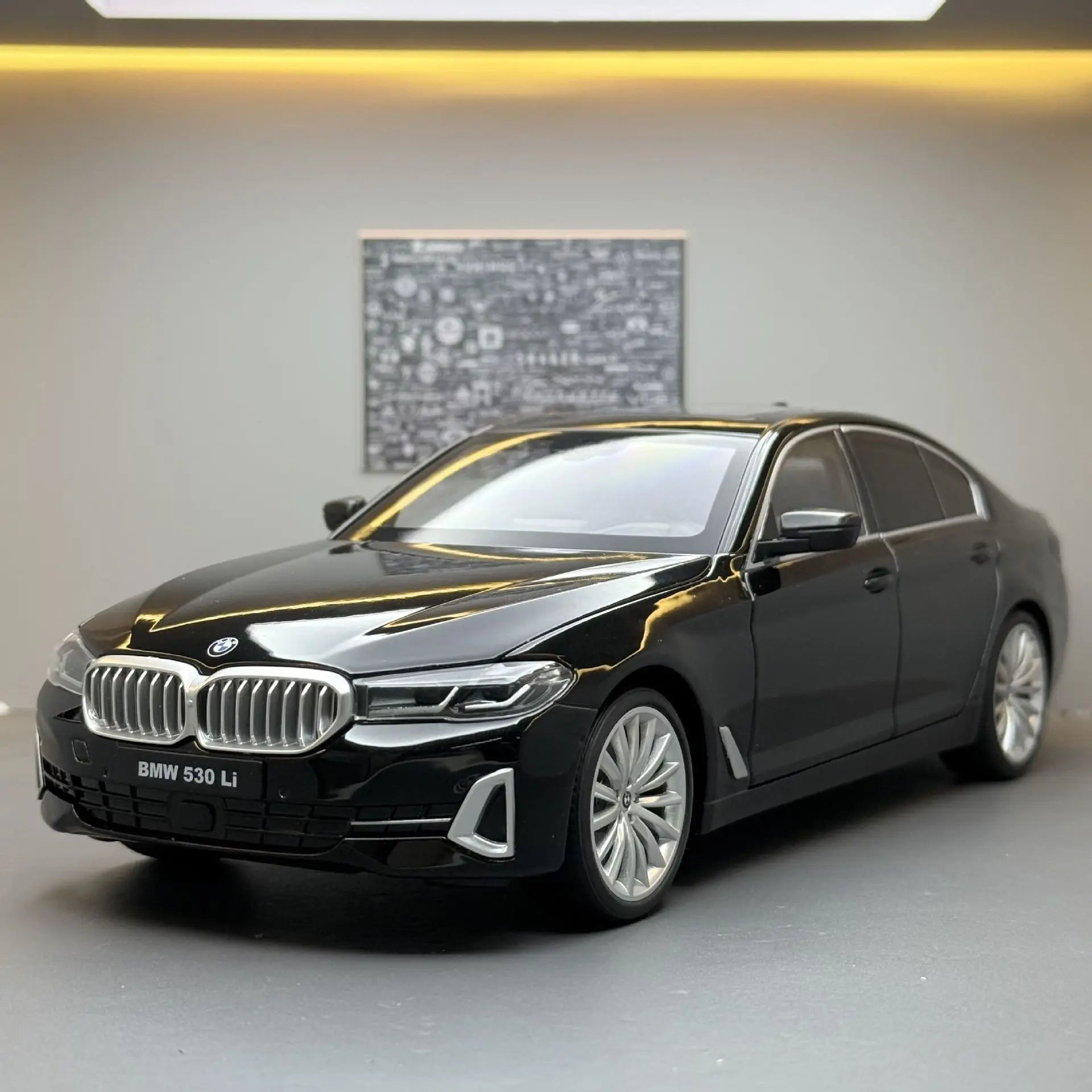 1:18 BMW 530i G30