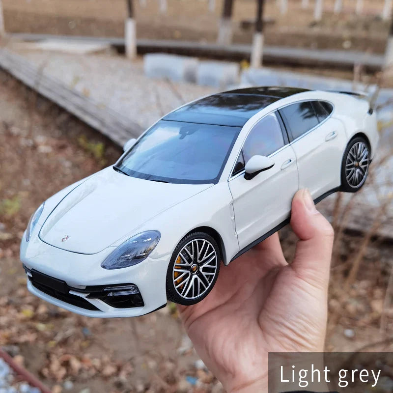 1:18 Porsche Panamera