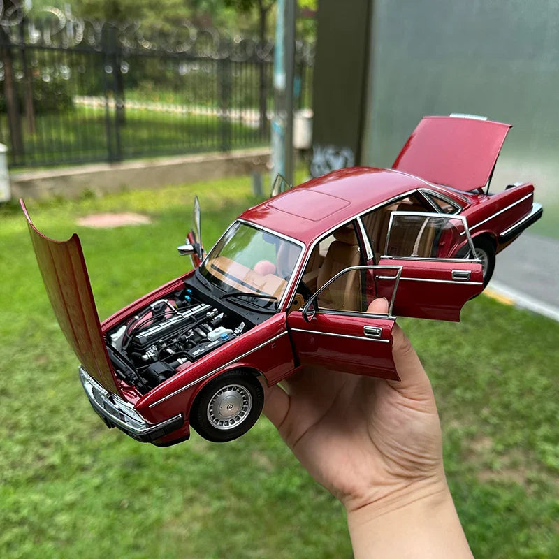 1:18 Jaguar XJ40