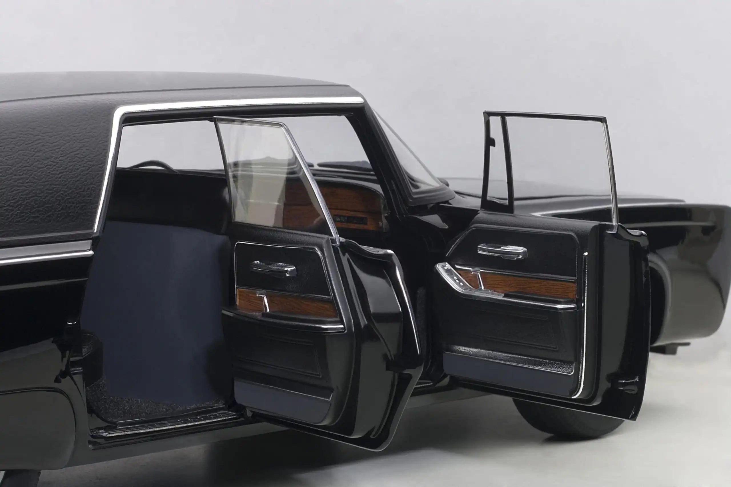 1:18 BLACK BEAUTY - GREEN HORNET (BLACK)(TV SERIES)