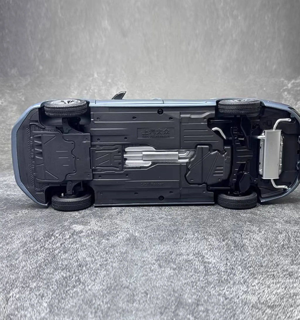OEM diecast model 1:18 scale VW NEW PASSAT 2022 metal car model static display holiday gift