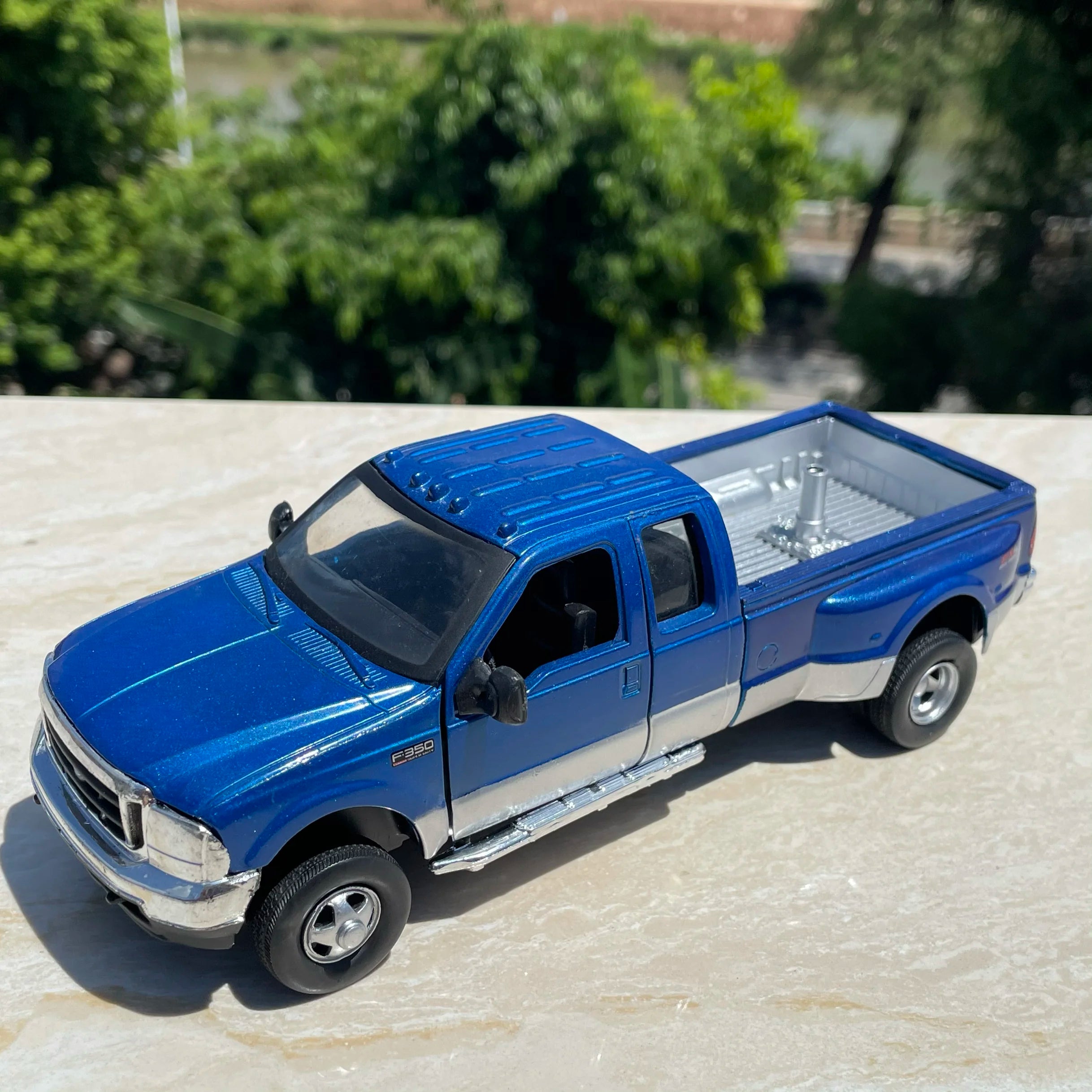 1:32 Ford F350 Pickup Truck | Premium Alloy Die-cast Model | KAIKAMFUNG