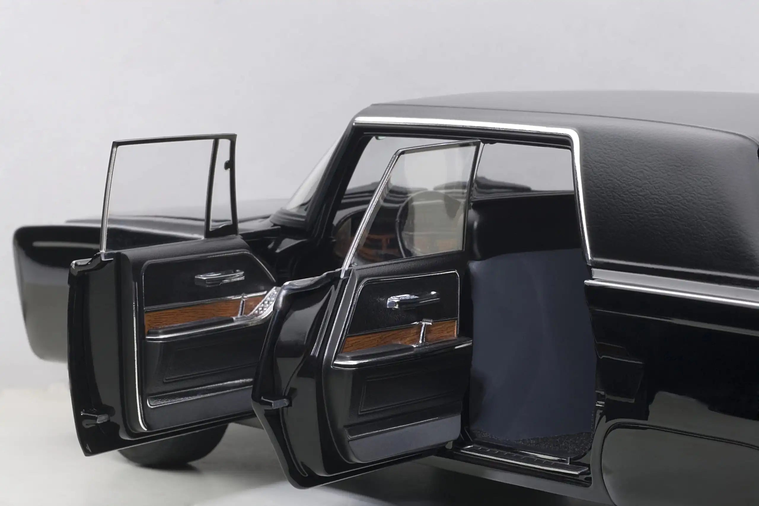 1:18 BLACK BEAUTY - GREEN HORNET (BLACK)(TV SERIES)