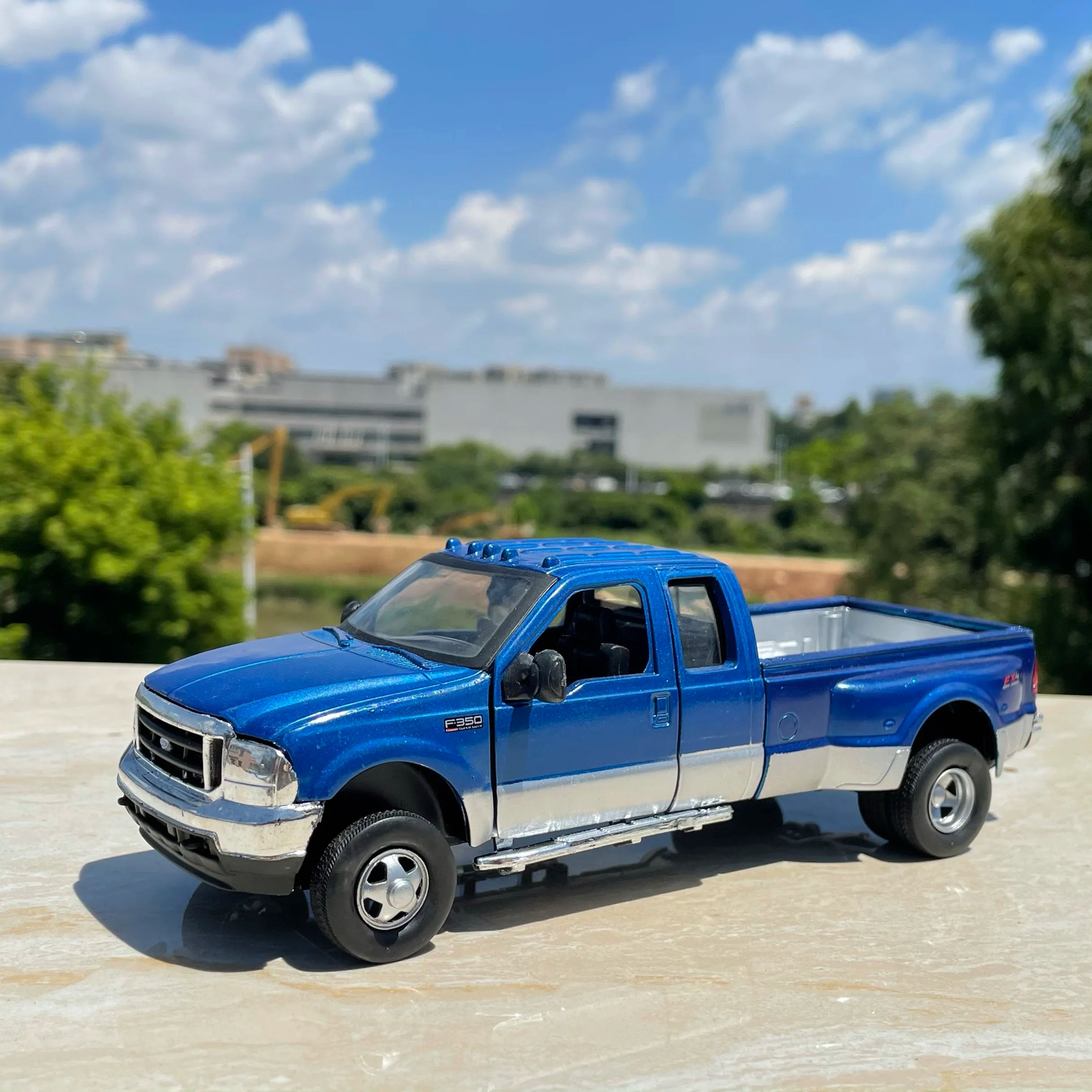 1:32 Ford F350 Pickup Truck | Premium Alloy Die-cast Model | KAIKAMFUNG