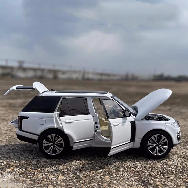 Range Rover Vogue Diecast Model, 1:32 Scale, British SUV Decor